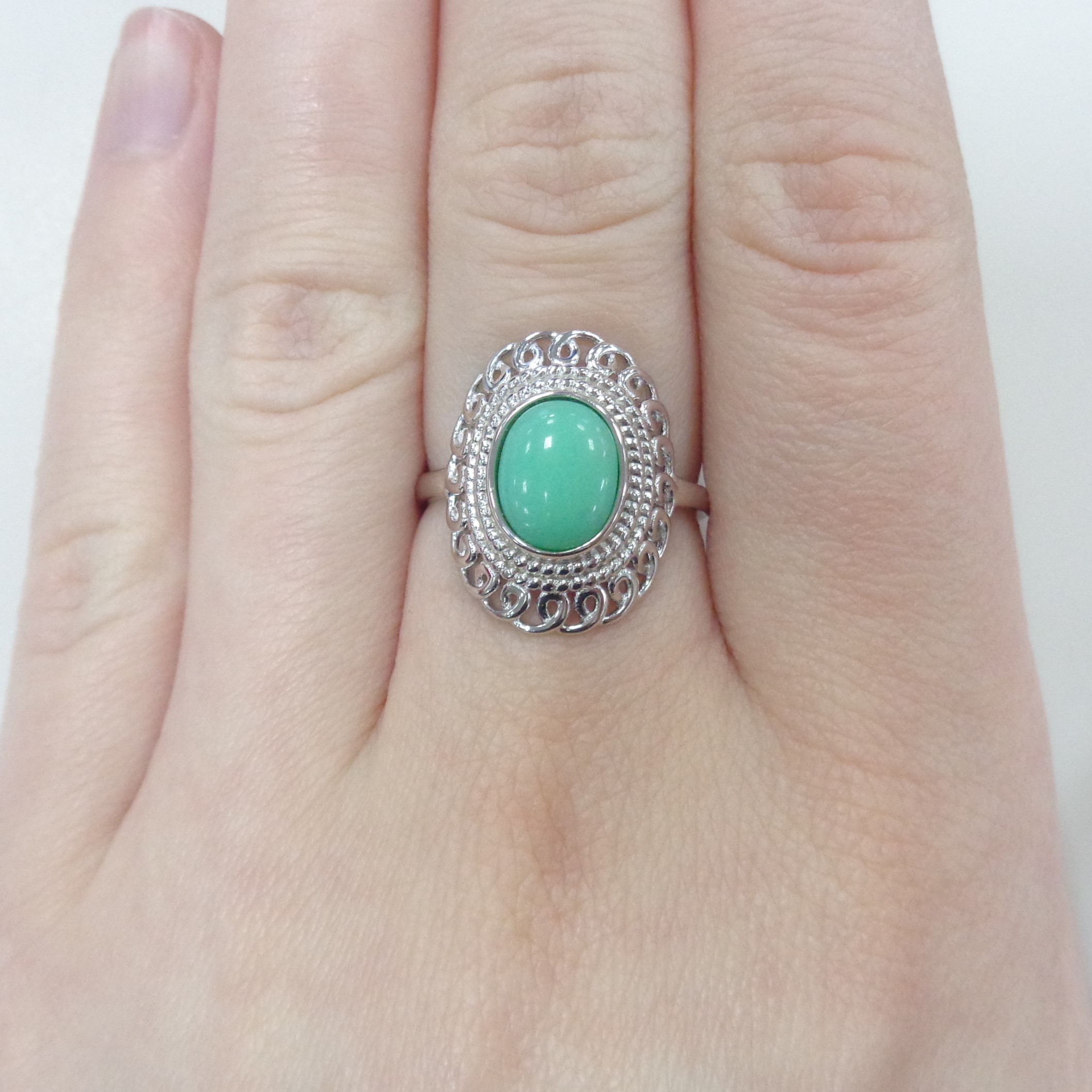 Серебряное кольцо с зеленым халцедоном